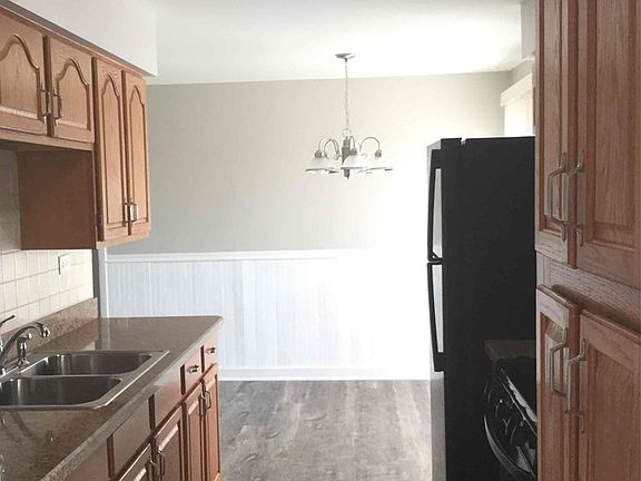 4th image of 1048 E 161st Pl