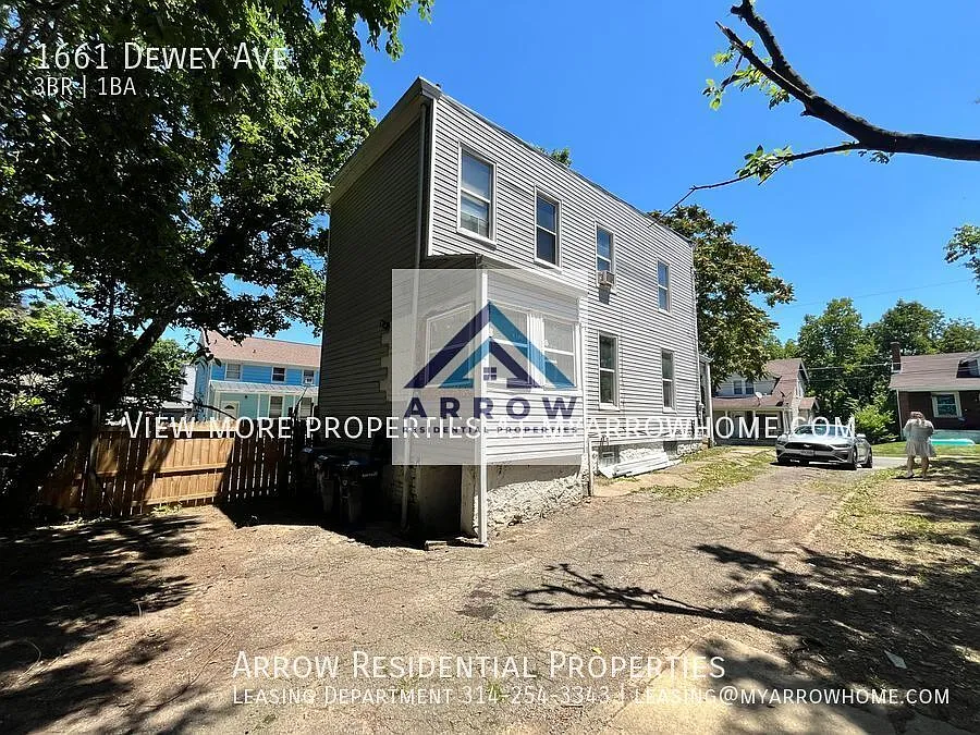 1661 Dewey Ave