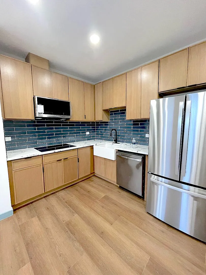 2 bed, 750 sqft, $1,950 — Photo 2