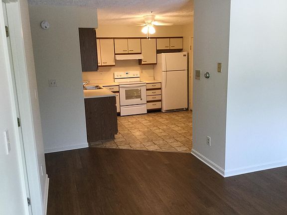 Livingroom to kitchen