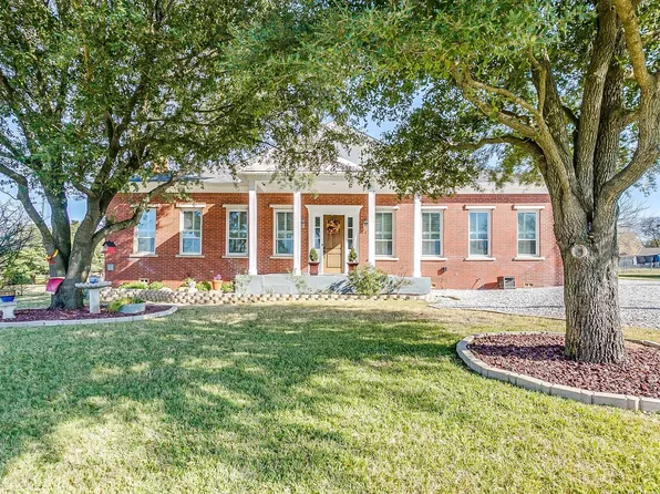 817 N Church St, Pilot Point, TX 76258