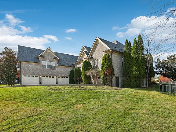 3rd image of 1104 Thora Ct