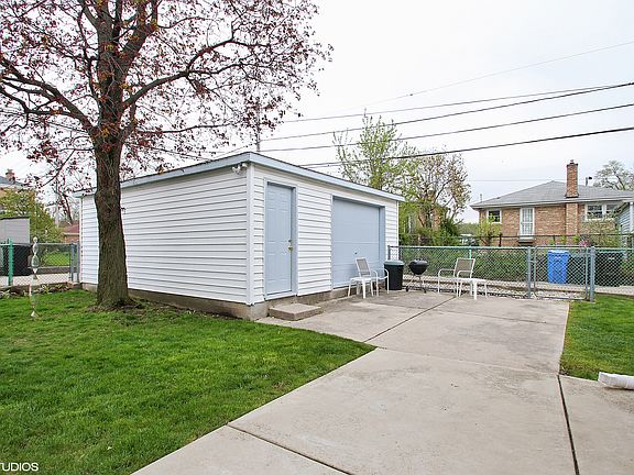 5th image of 6017 N Lawndale Ave