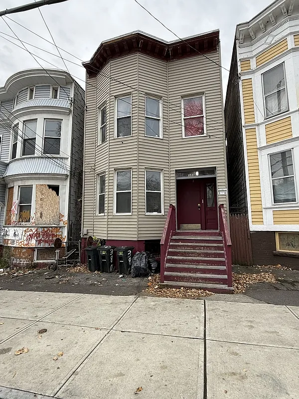 3 bed, 1.0 bath, $1,350 — Photo 1