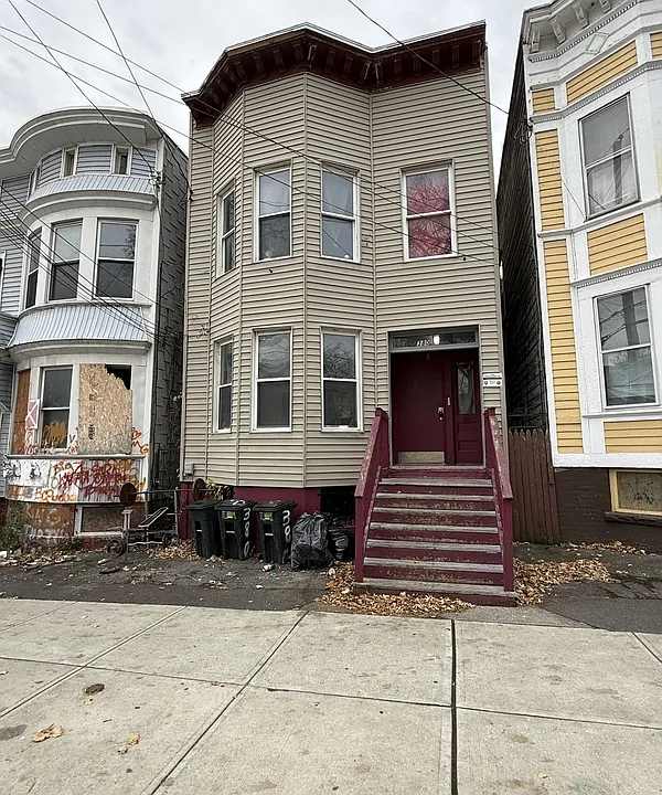 380 Orange St #2