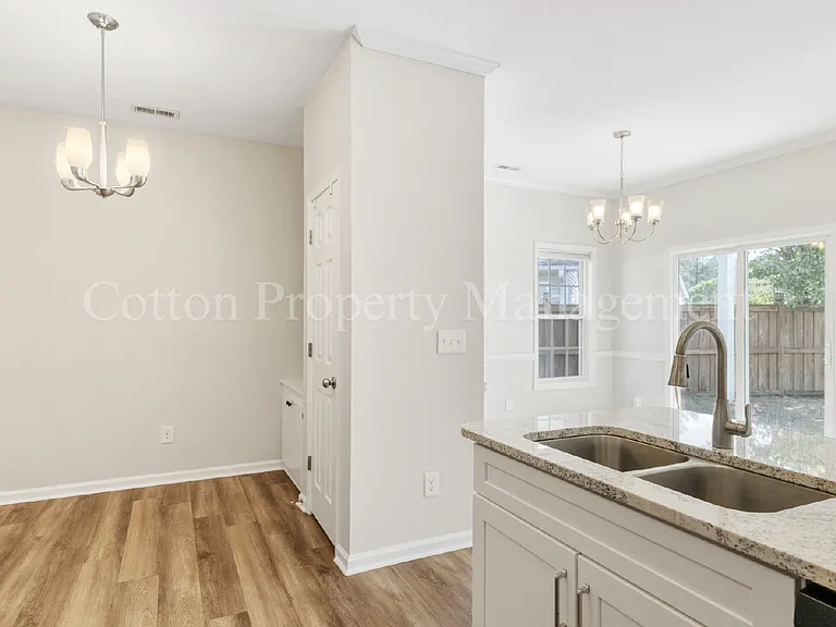 1010 Winterberry Cir — Photo 14