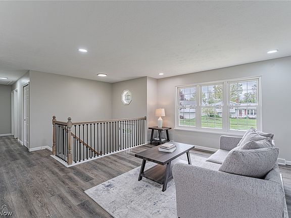 5th image of 36711 S Lake Shore Blvd