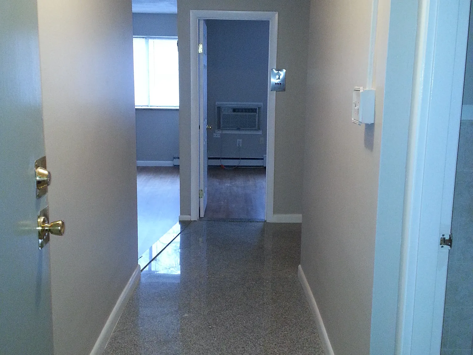 1 bed, 881 sqft, $1,750 — Photo 2