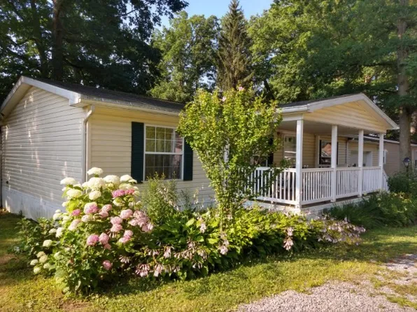 14 Ruby Dr, Grove City, PA 16127