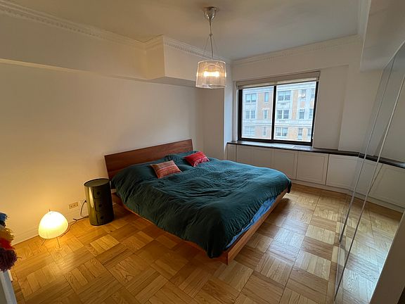 3rd image of 10 E End Ave APT 15E