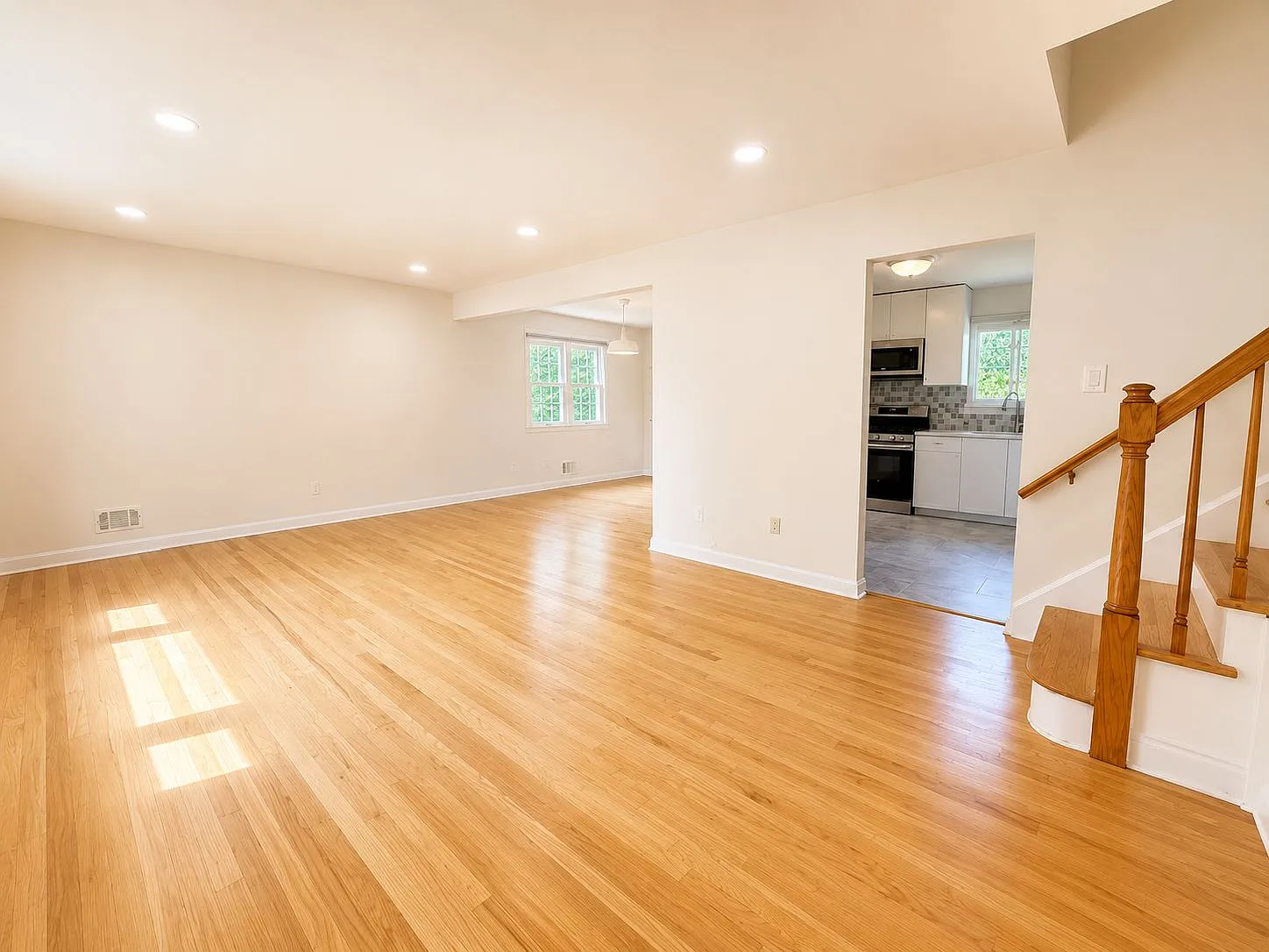 3 bed, 1423 sqft, $5,400 — Photo 2