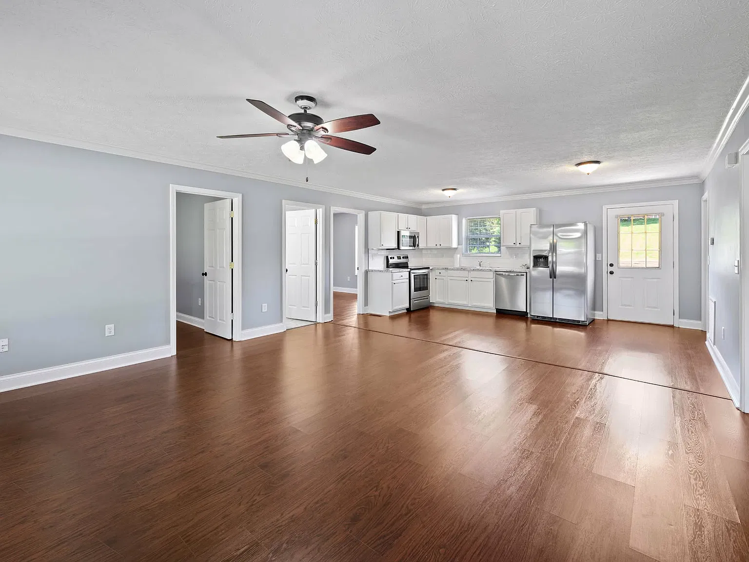 3 bed, 1316 sqft, $2,200 — Photo 4