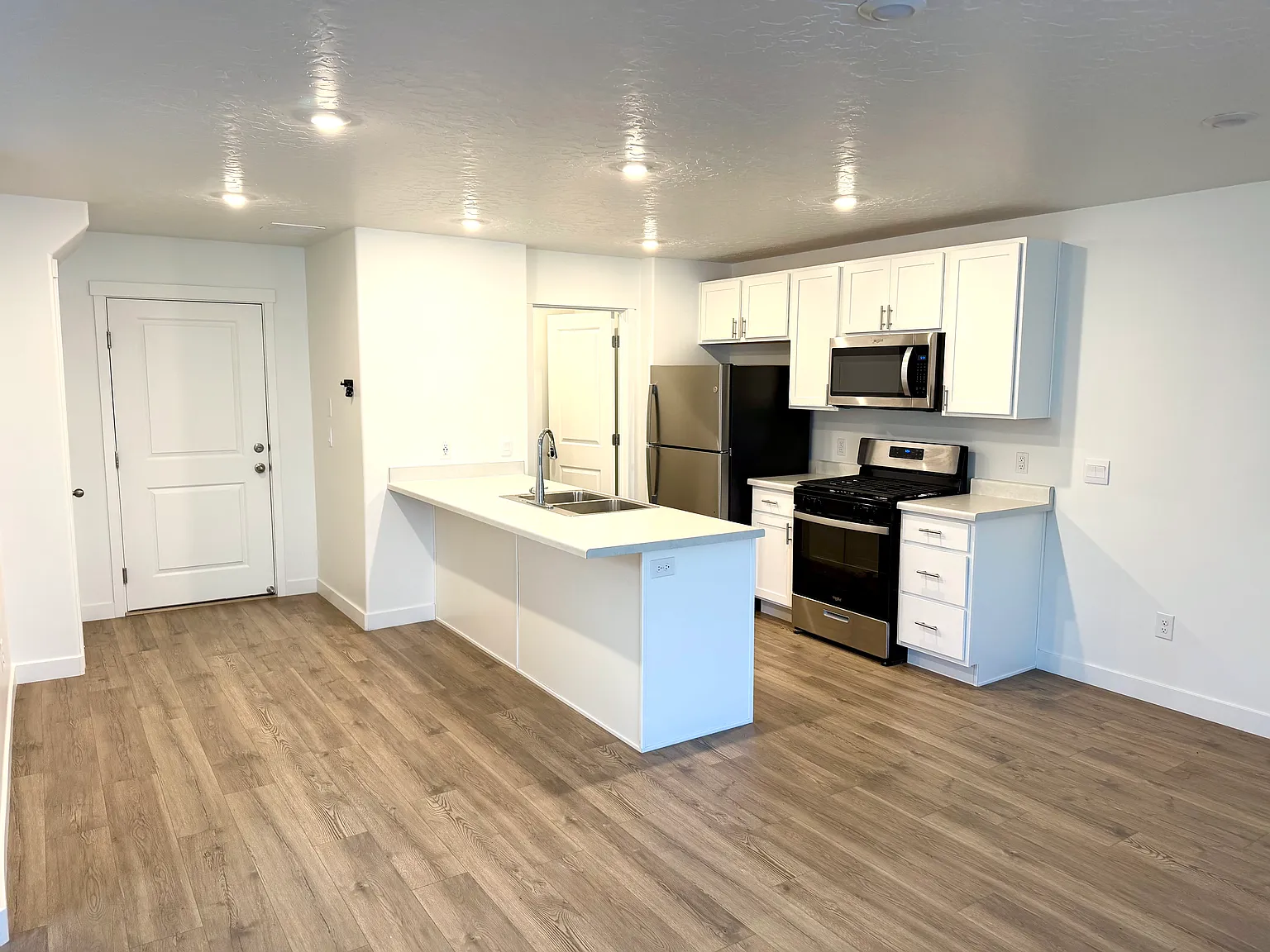 3 bed, 1510 sqft, $2,299 — Photo 4