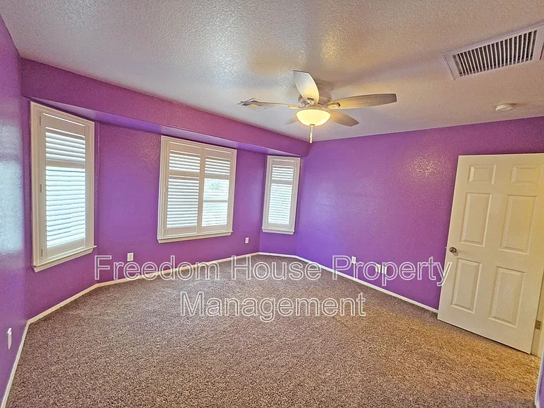 111 Mondale Ct — Photo 32