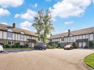 8 Castle Hill Rd #E, Agawam, MA 01001