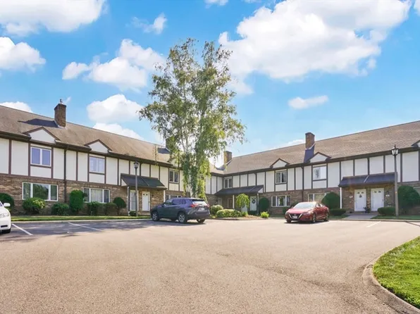 8 Castle Hill Rd #E, Agawam, MA 01001