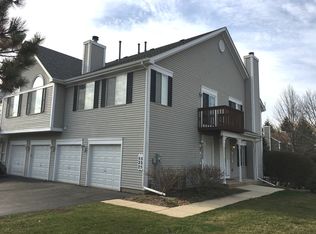 527 Sandhurst Ln #527, South Elgin, IL 60177