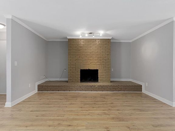 5th image of 4057 Walnut St APT 2