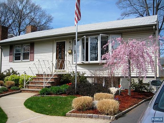 3rd image of 51 Waldwick Ave