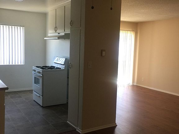 5th image of 14254 Burbank Blvd #10