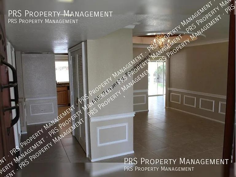 1517 E Gemini Dr — Photo 2