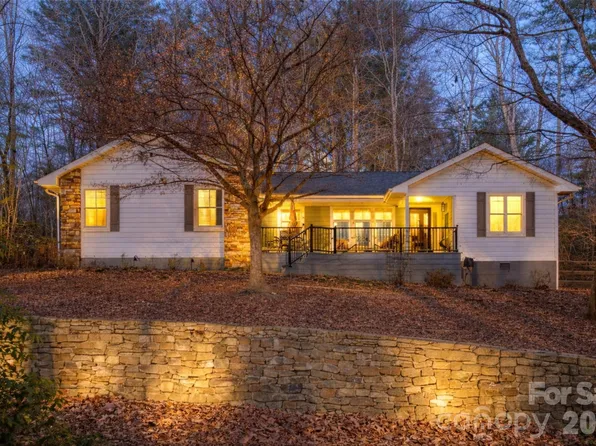 128 Camellia Way, Laurel Park, NC 28739