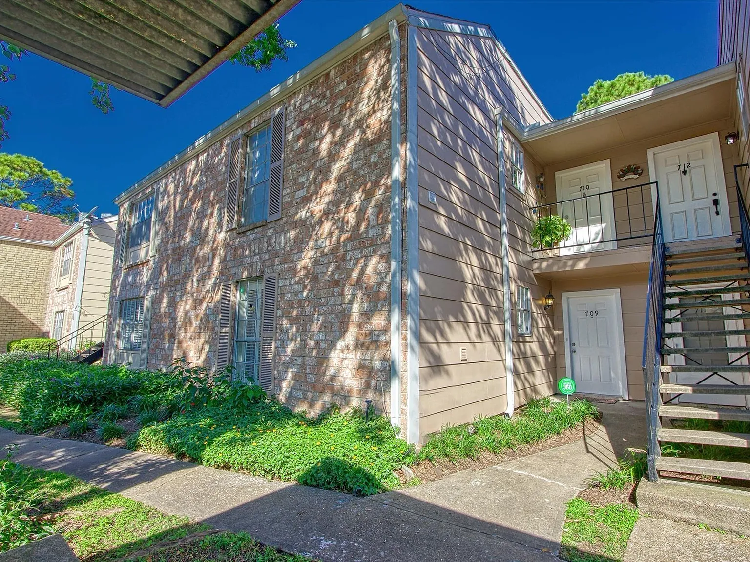 2 bed, 2.0 bath, 1043 sqft, $1,550 — Photo 3