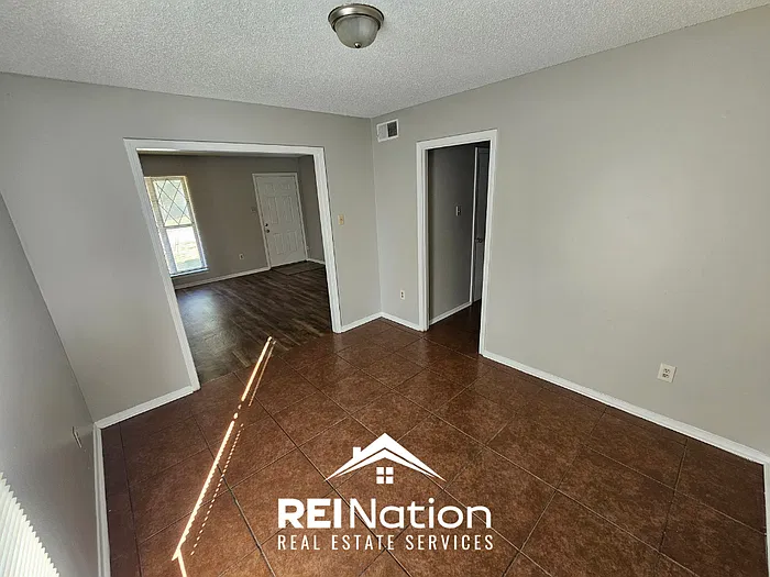 3 bed, 2.0 bath, 1112 sqft, $1,495 — Photo 4
