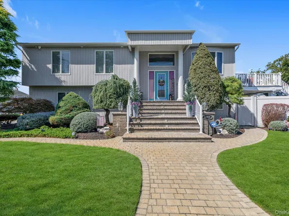3984 Darby Lane, Seaford, NY 11783