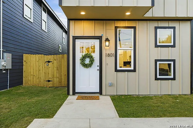 3 bed, 3.0 bath, 1652 sqft, $1,795 — Photo 3