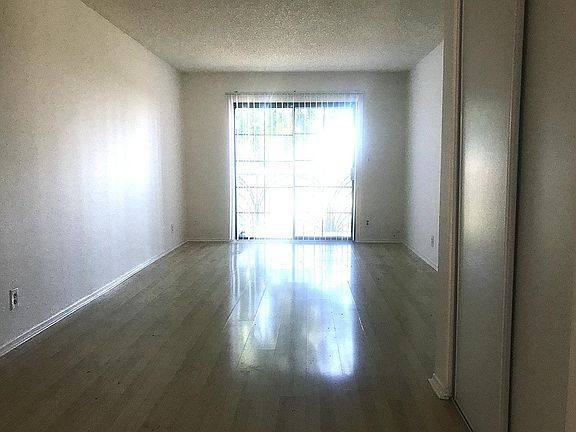 4th image of 12279 Osborne St #218