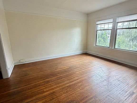 5th image of 1052 E Thomas St APT 9