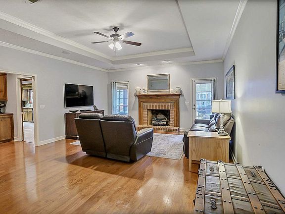 5th image of 136 Fawnwood Dr