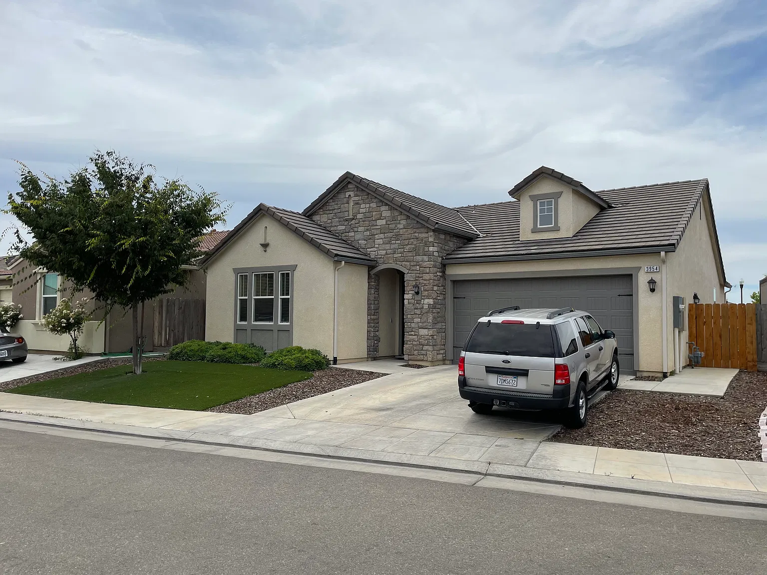 3 bed, 1702 sqft, $2,395 — Photo 2