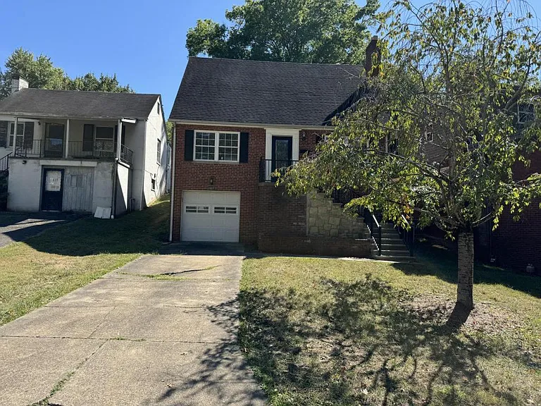 1637 Upland Rd — Photo 2