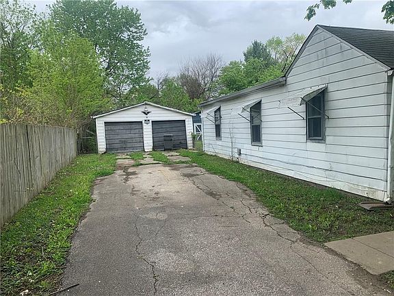 3rd image of 1918 S Gladstone Ave