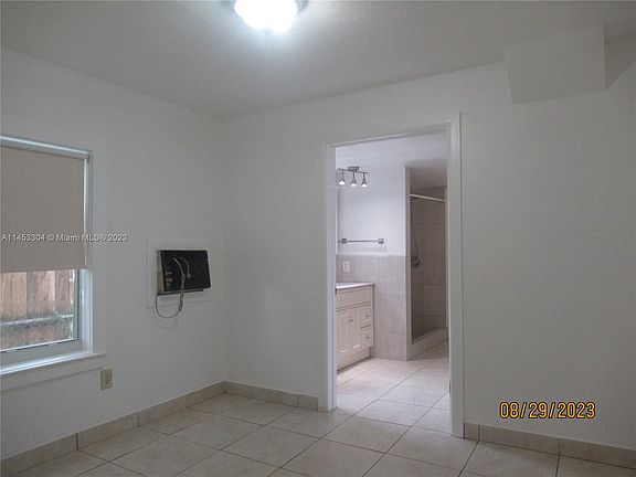 3rd image of 528 NW 44th Ave #528