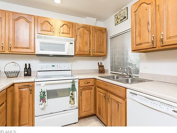 4th image of 115 SE 14th Ct