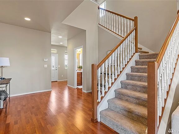 2nd image of 8303 72nd Pl NE