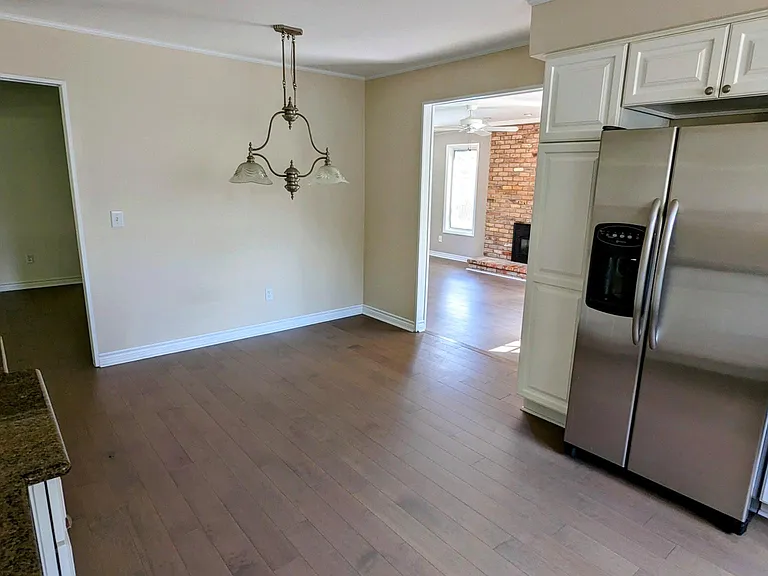 4676 Fairmont Dr — Photo 10