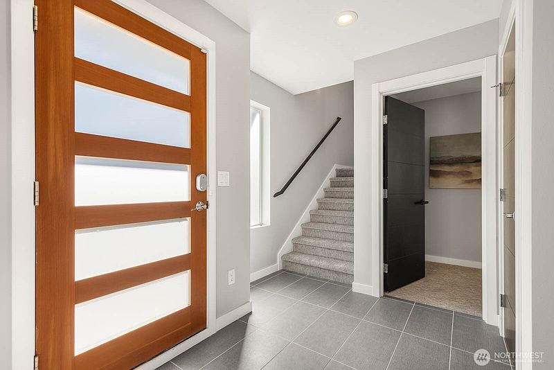 2nd image of 2616 S Dearborn St