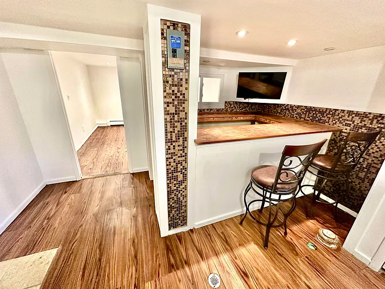163 Jewett Ave #HOUSE — Photo 7