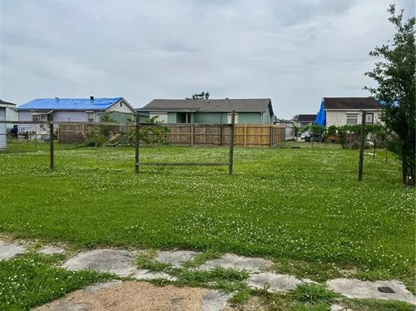 2073 Lincolnshire Dr, Marrero, LA 70072