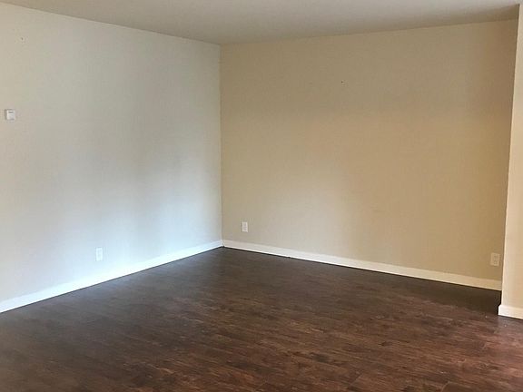 4th image of 1138 Carlsbad Dr #D