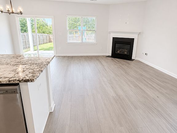4th image of 1412 Sweet Gardenia Dr