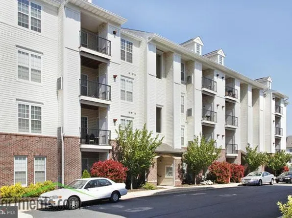 21222 McFadden Sq Unit 310, Sterling, VA 20165