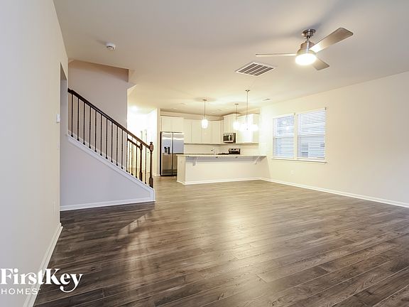 4th image of 1009 Mission Hill Ln