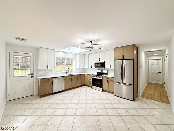 5th image of 4 Baker Rd