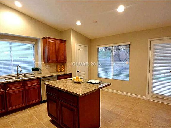 5th image of 717 Breezy Ridge Dr