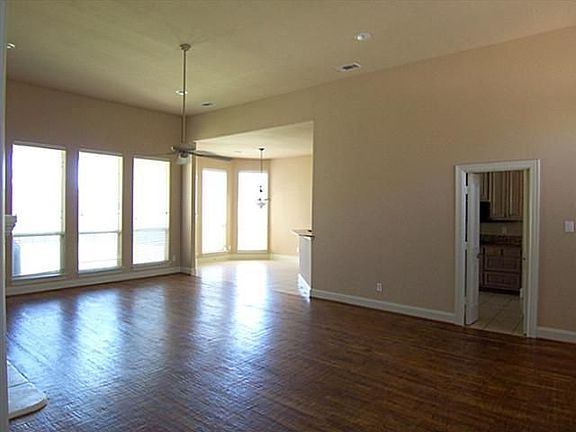 3rd image of 200 Bridlewood Ct